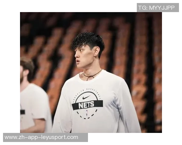 曾凡博防守失误贾里德巴特勒轻松突破上篮得分