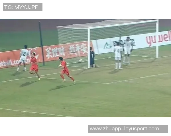 U16国足角球混战进球被判无效裁判未响哨引发争议