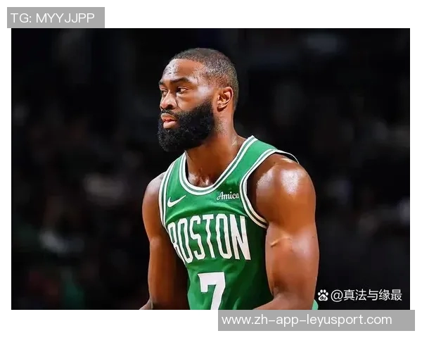 杰伦布朗上半场表现出色10投6中砍下17分正负值高达22助力球队领先